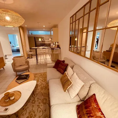 Renting - Paganini - Spacious - 2 Bedrooms - King Bed - Bathtub - Heart Of Apartment Nice