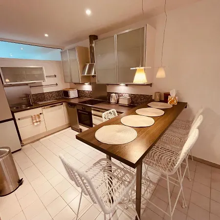 Renting - Paganini - Spacious - 2 Bedrooms - King Bed - Bathtub - Heart Of *