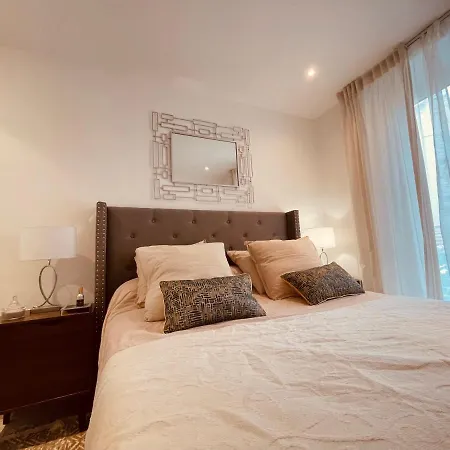 Renting - Paganini - Spacious - 2 Bedrooms - King Bed - Bathtub - Heart Of Apartment